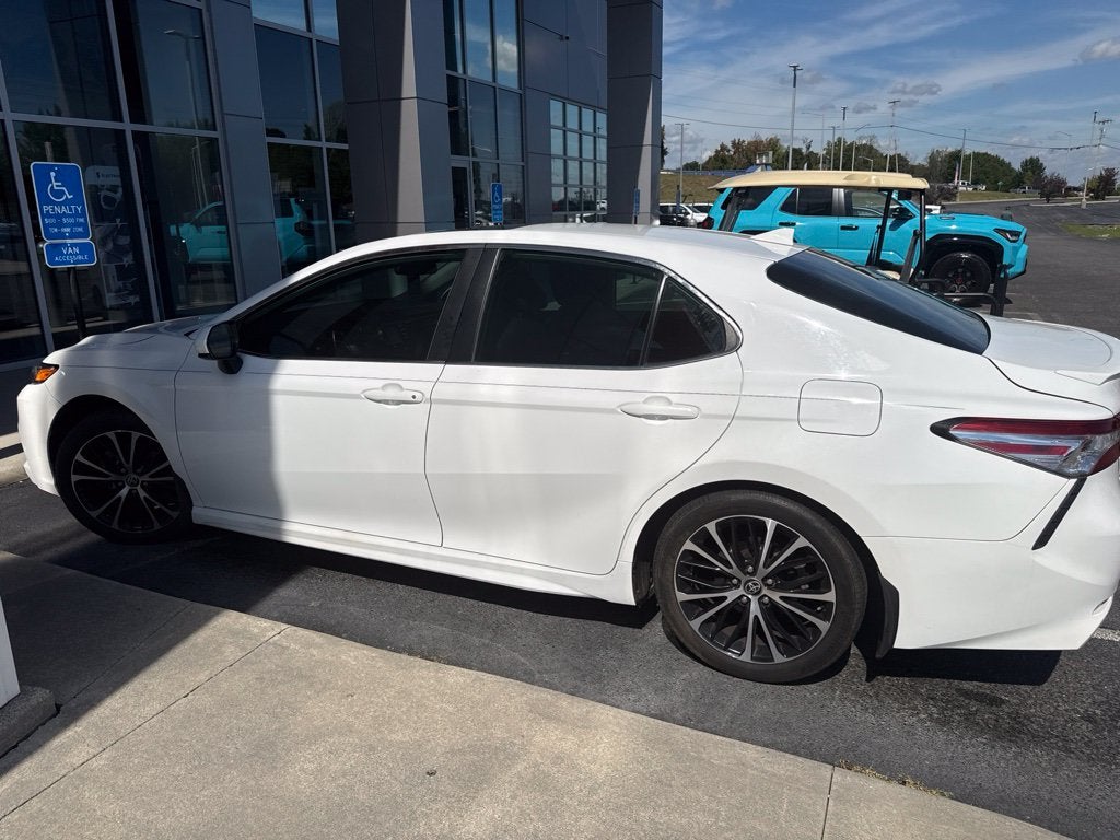 2020 Toyota Camry SE