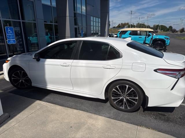 2020 Toyota Camry SE