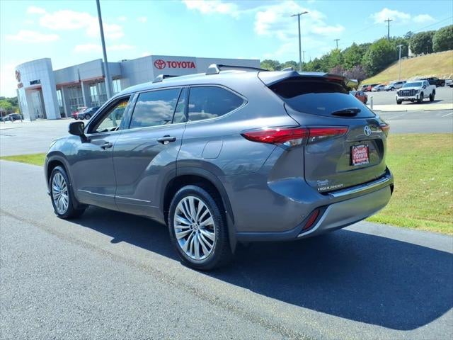 2022 Toyota Highlander Platinum