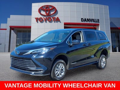 2024 Toyota Sienna LE Mobility Van