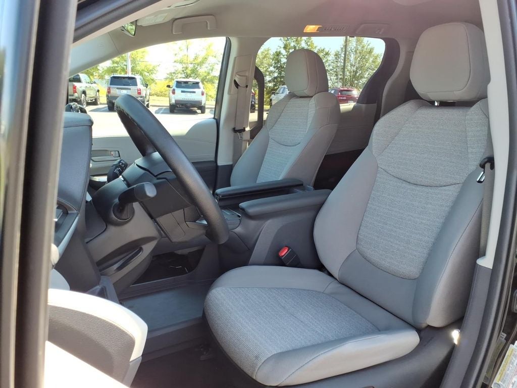 2024 Toyota Sienna LE Mobility Van