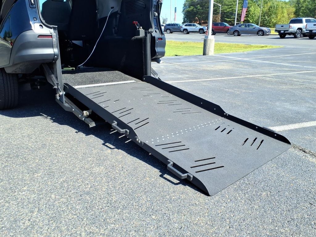 2024 Toyota Sienna LE Mobility Van