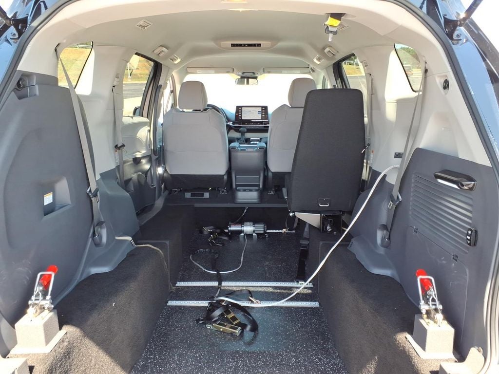 2024 Toyota Sienna LE Mobility Van