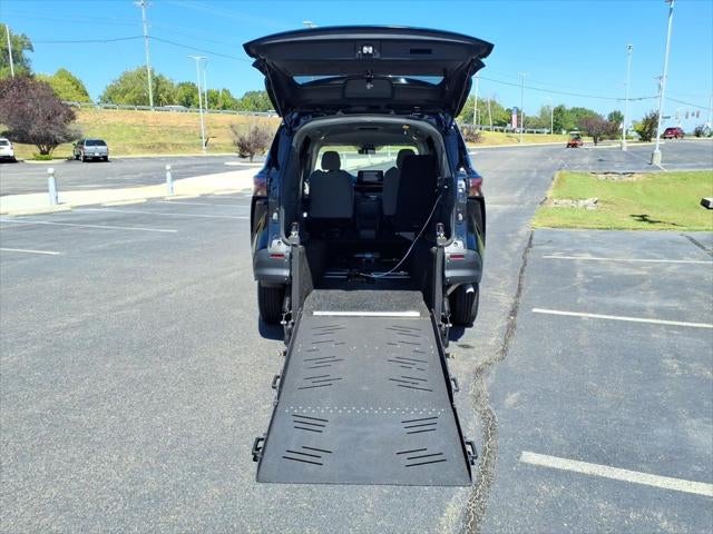 2024 Toyota Sienna LE Mobility Van