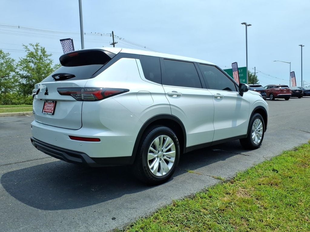2025 Mitsubishi Outlander ES