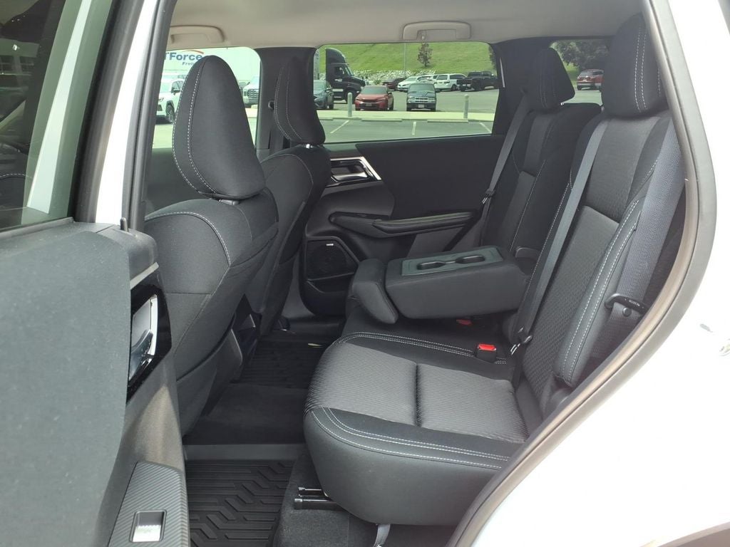2025 Mitsubishi Outlander ES
