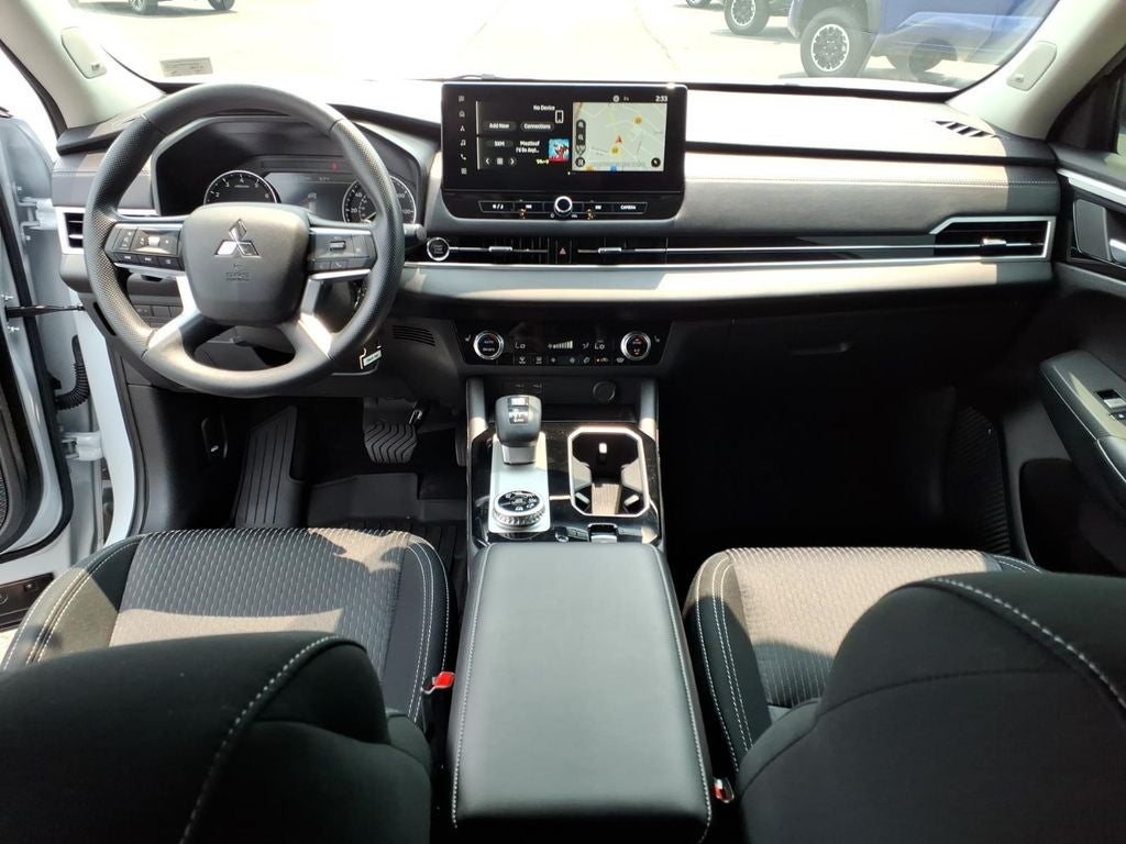 2025 Mitsubishi Outlander ES