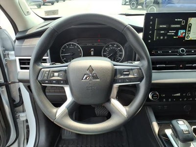 2025 Mitsubishi Outlander ES