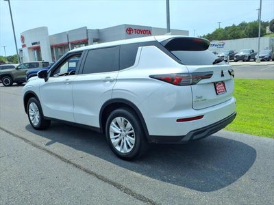 2025 Mitsubishi Outlander ES