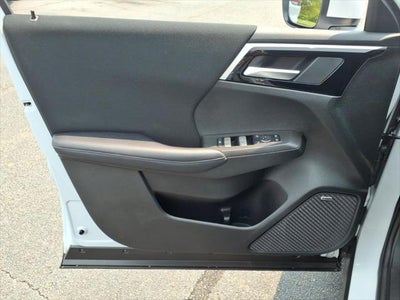 2025 Mitsubishi Outlander ES